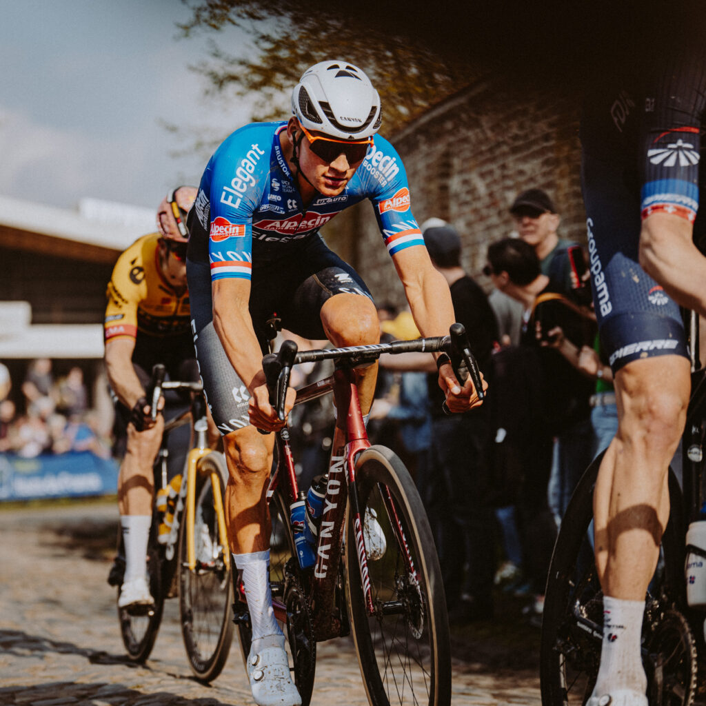 Mathieu van der Poel (Alpecin – Deceuninck) gewinnt Paris-Roubaix